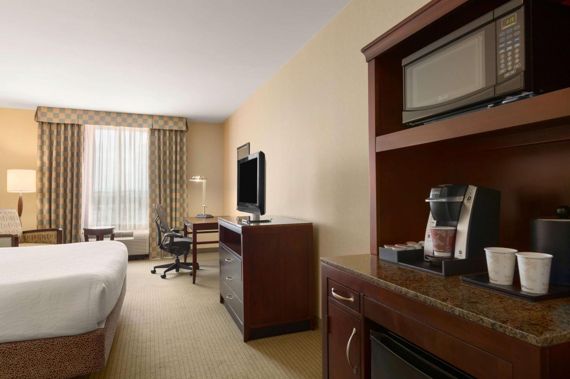 Hilton Garden Inn Dulles North Ашберн Экстерьер фото